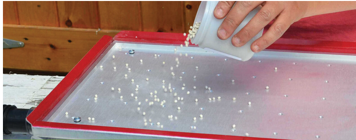 Vacuum tray seeder